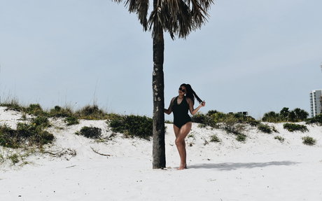 Amanda F model pornographic images