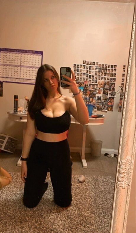 Alana Z naked actress pics