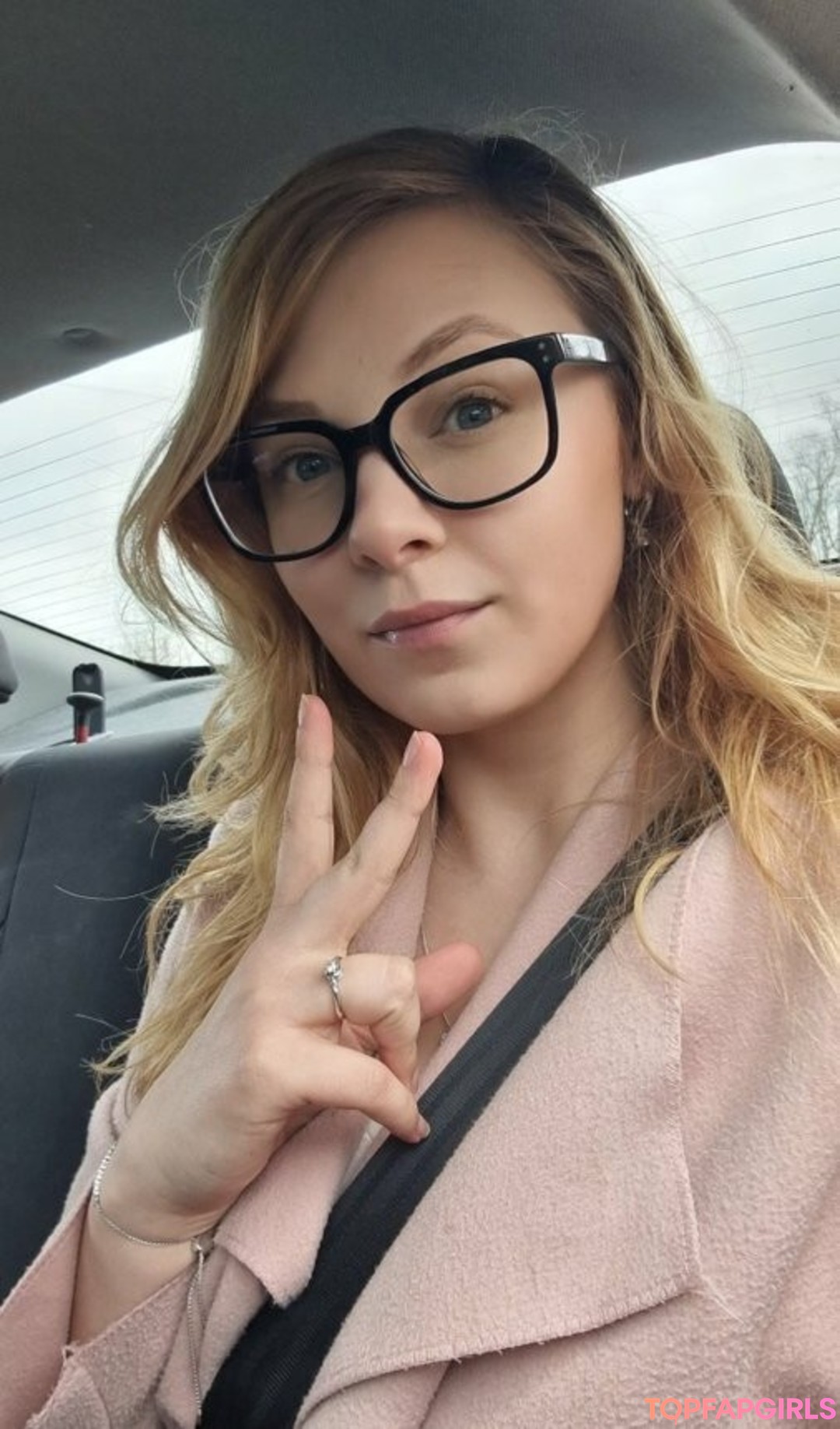 Sydney Poniewaz star exclusive pictures