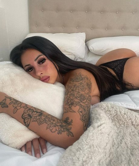 Emi Becerra hot model picture