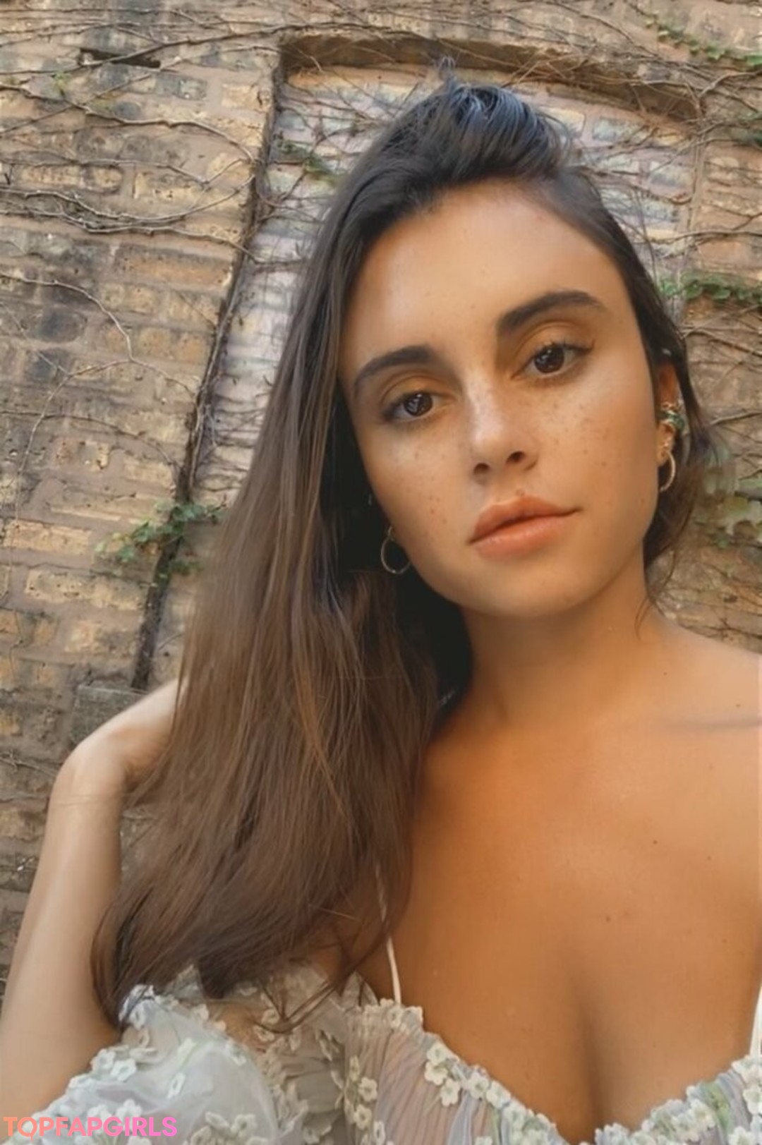 pale teen onlyfans top photo