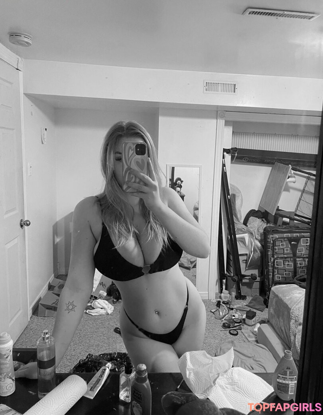 Hailey F model top pictures