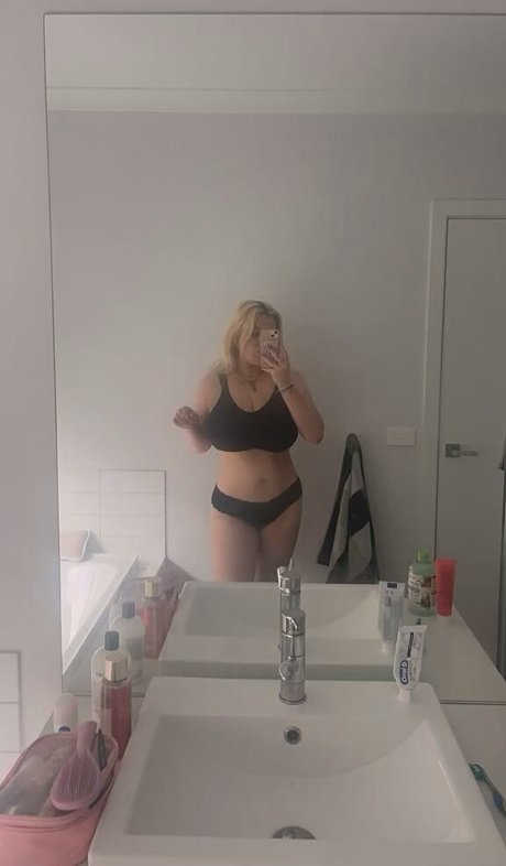 Emily J nudes star image