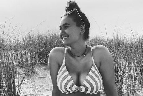 Hannah V model nice pic