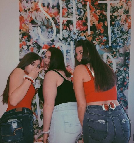 Hannah V model nice pic