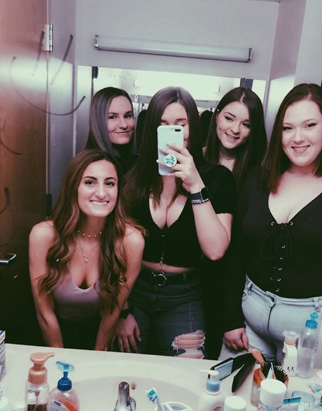 Hannah V erotic model picture