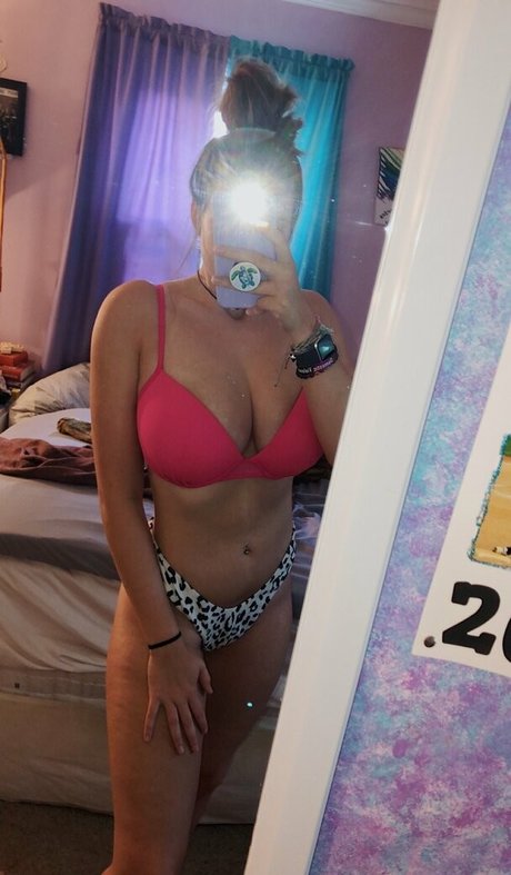 Hannah V nice model image