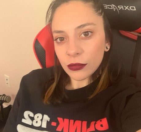 Fitfissy model erotic pics