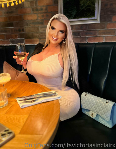 Victoria Sinclair art star gallery