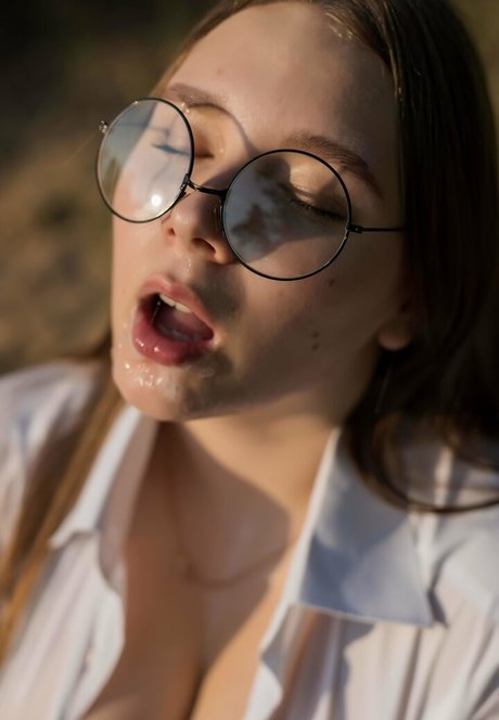 lucylaistner sexy model photos