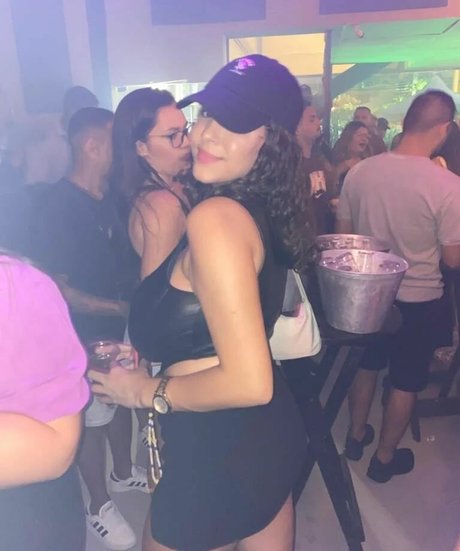 Alice M nude model pic