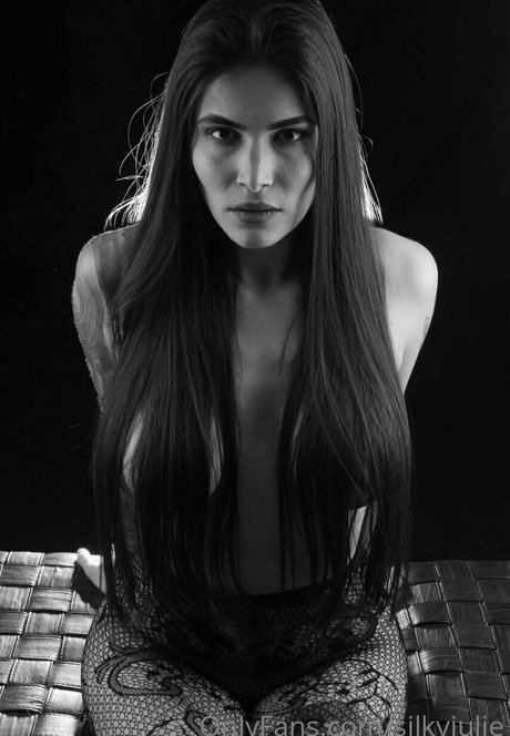 silkyjulie erotic actress img