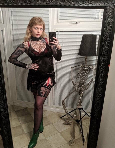 lesbian milf onlyfans free sexy images