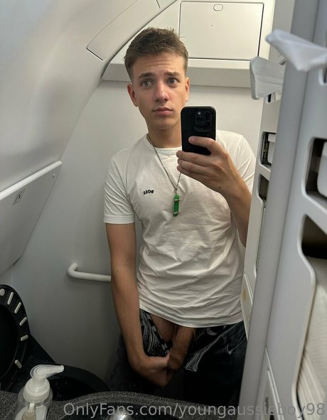 youngaussieboy98 sexy model pictures