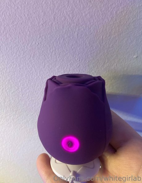 whitegirlab erotic star pic