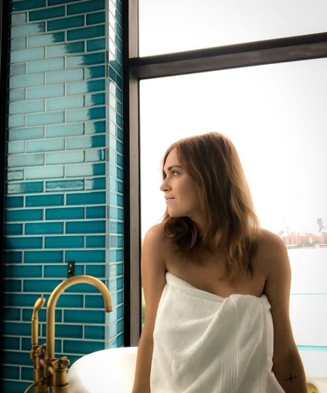 Eliza Taylor xxx pornstar galleries