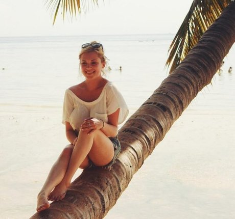 Eliza Taylor pornstar pretty archive