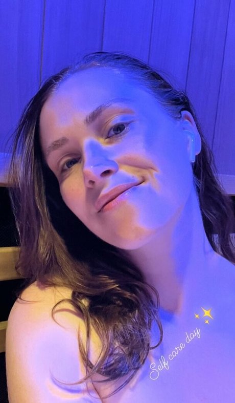 Eliza Taylor sexy pornstar picture