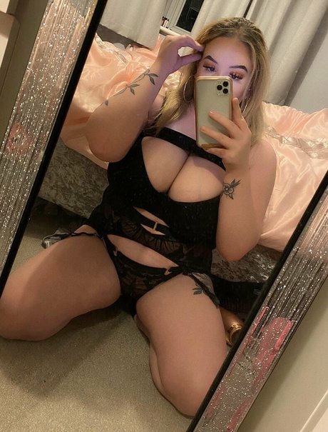 Emily Gillick nice model pic