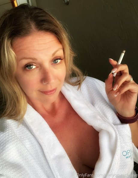 ellelyon exclusive art pornstar pics