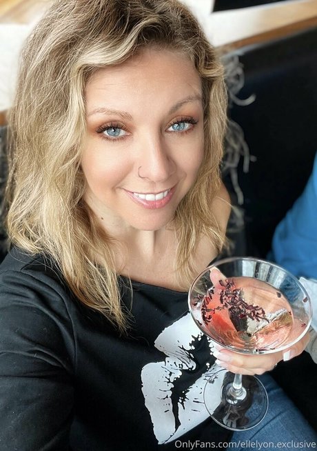 ellelyon exclusive star pornographic pic