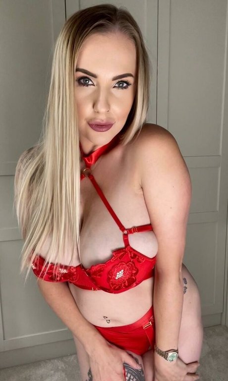 Lucy Tease hd model photo