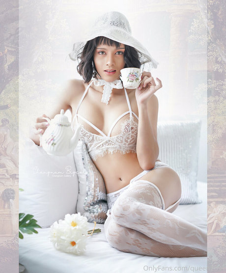 queen2891 erotic actress photos