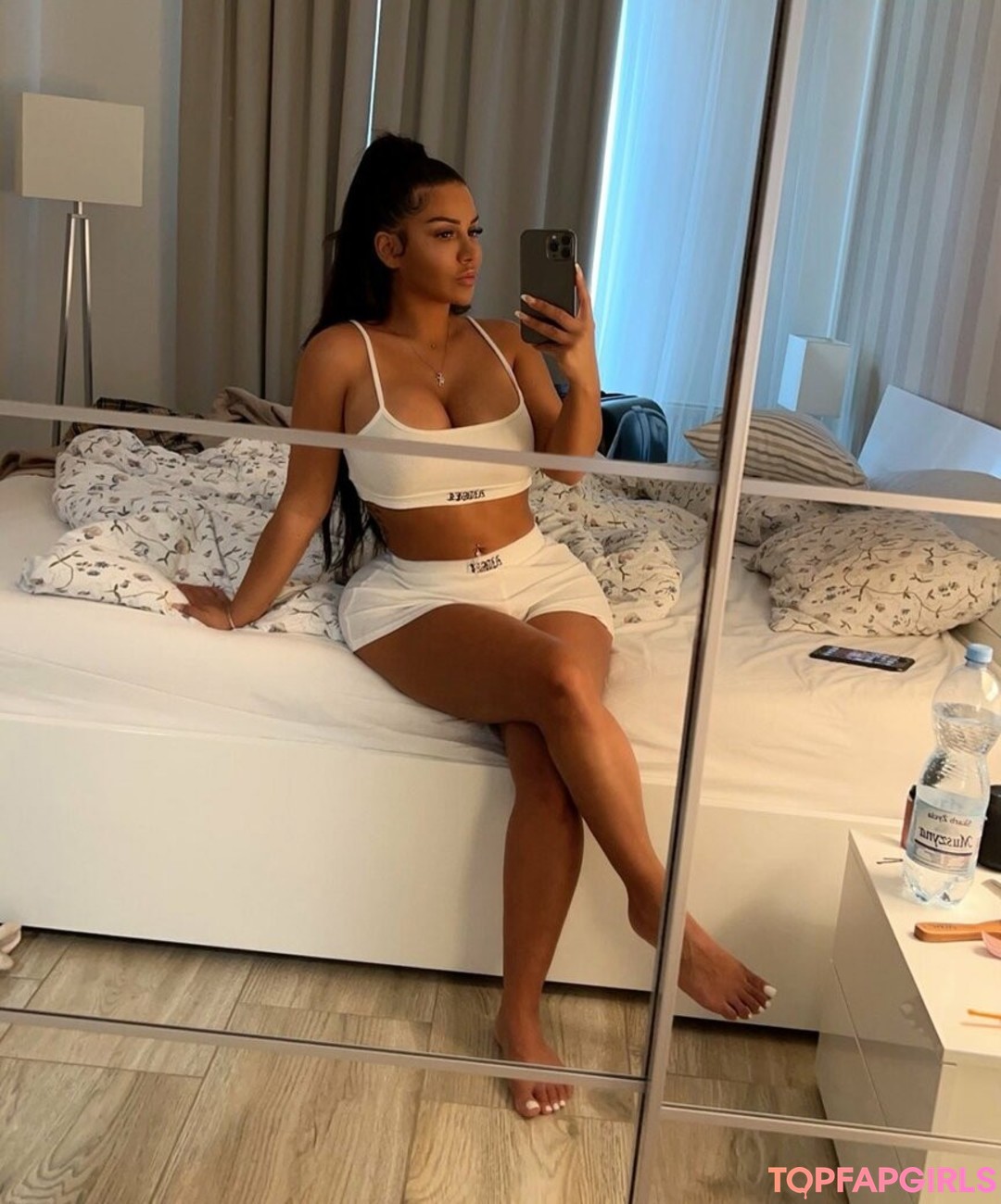 IvySky nudes actress image