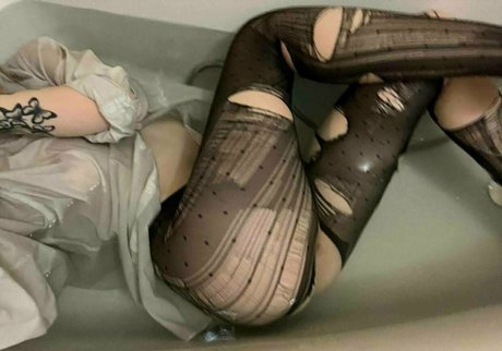 devil flowers model top archive