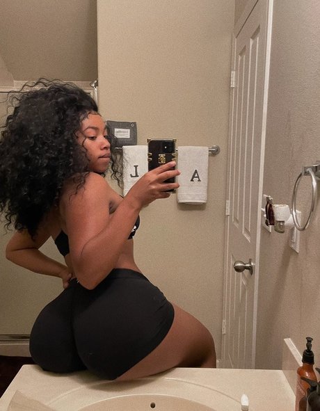 liamirandalinzy pornographic model pictures