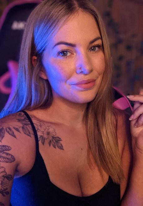 Raeny day porn model pic