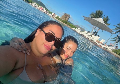 Antonia Waerea Adams star art image