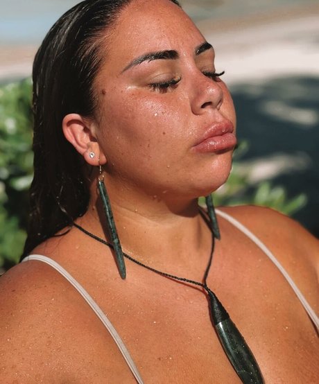 Antonia Waerea Adams sexy actress pics