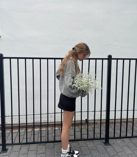 Emiliee Russo star erotic pic