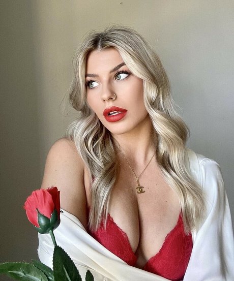 kyliefoland porn model photo