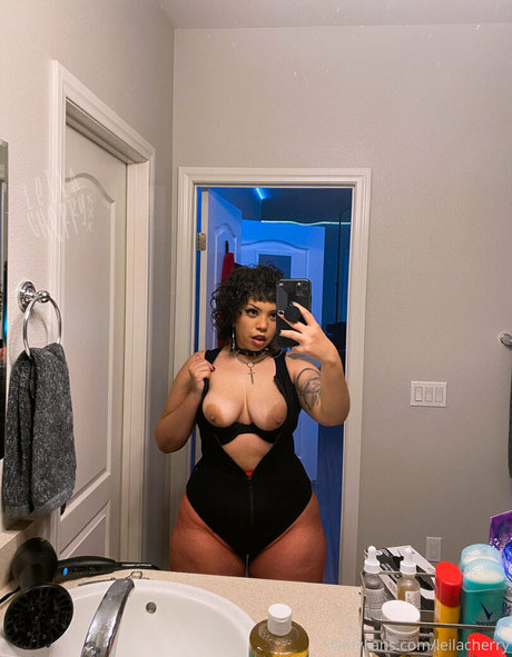 leilacherry top profile image