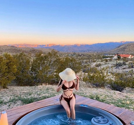 Rebecca Liu naked model photos