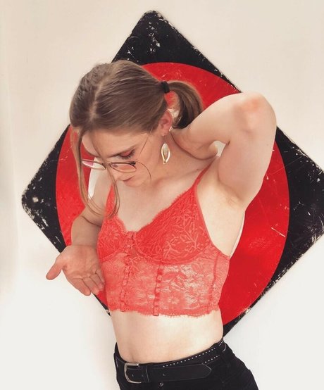 Alice In Wonder1and model adult img