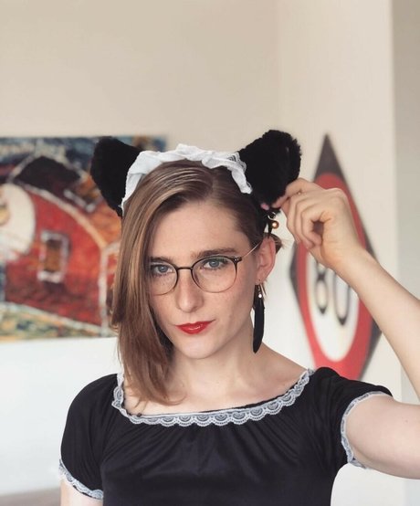 Alice In Wonder1and erotic pornstar picture