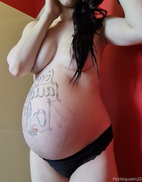 petitequeen200 naked actress image