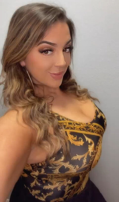 Rachel S top profile image