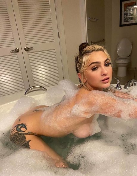 schoolgirldiary top profile image