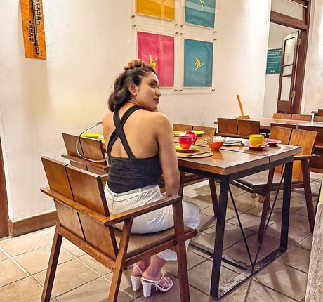 Nimesha Jayarathne pornstar beautiful picture