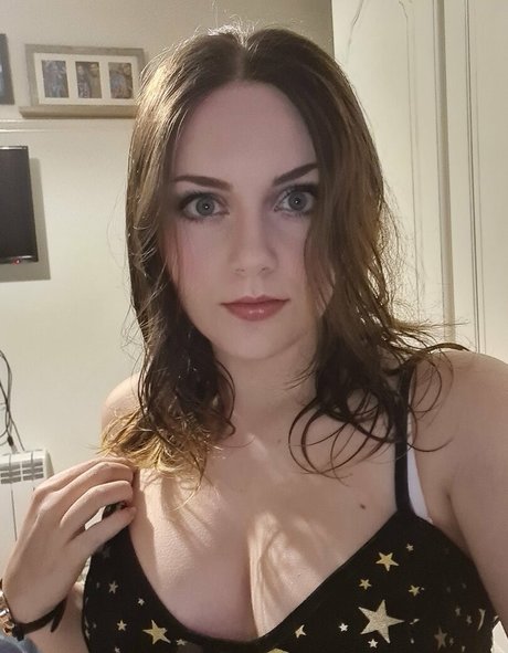 Chloe Holt exclusive star pics