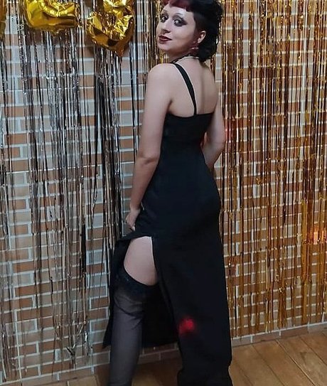 Aurwrayag model nude pic