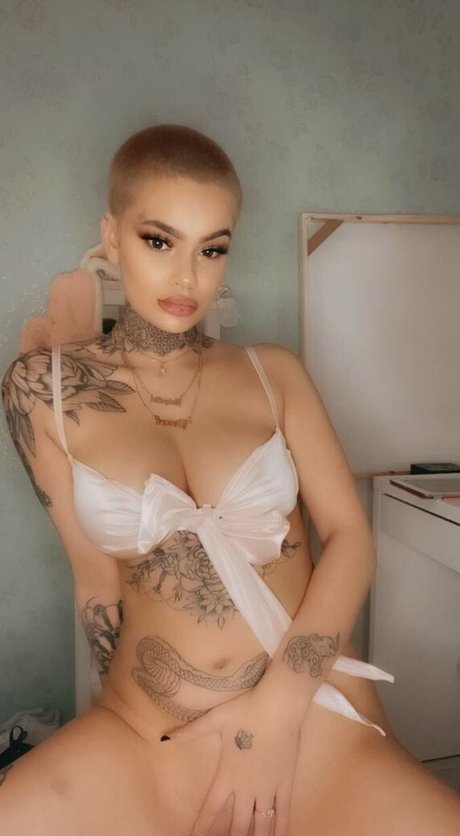 charsworld xxx actress photos