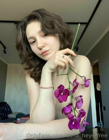 daria heys free naked model photo