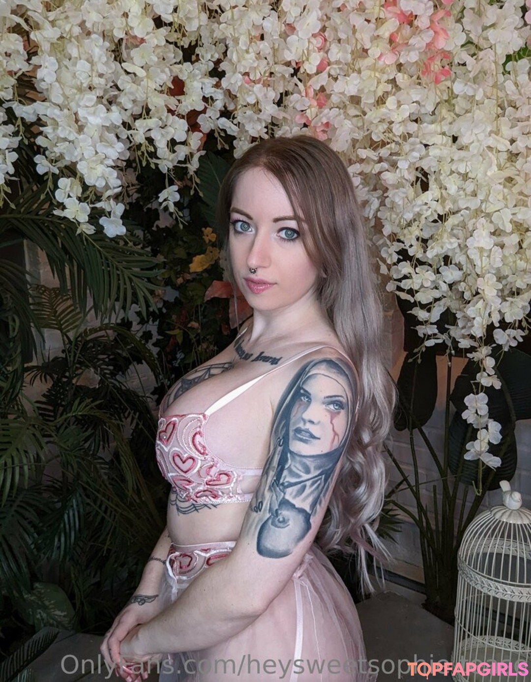heysweetsophie tease erotic actress photo