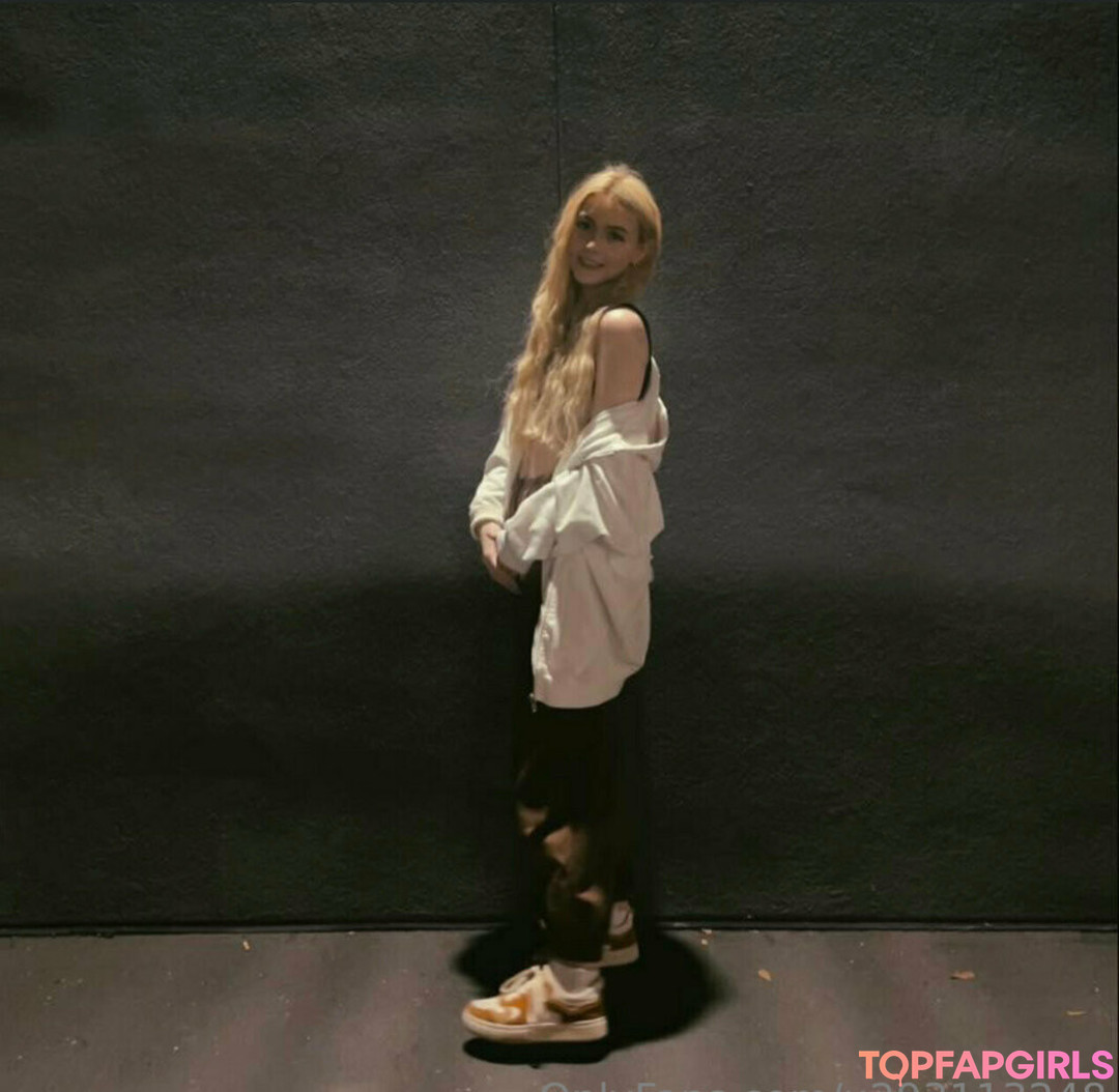 ellamoorepls model pics