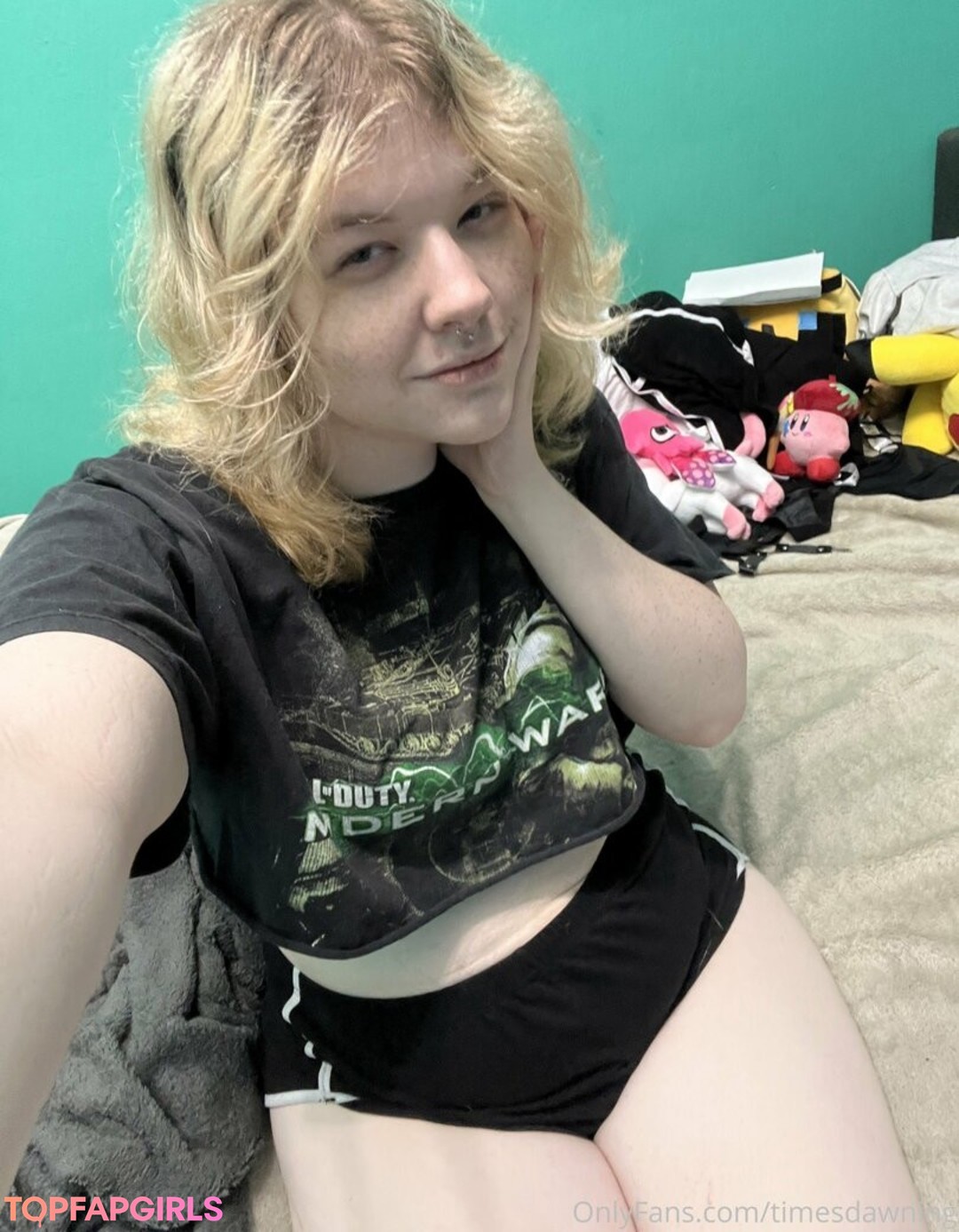blonde babe onlyfans pornographic photos